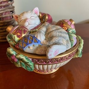 FITZ AND FLOYD Kristmas Kitty lidded ceramic box. New in box.